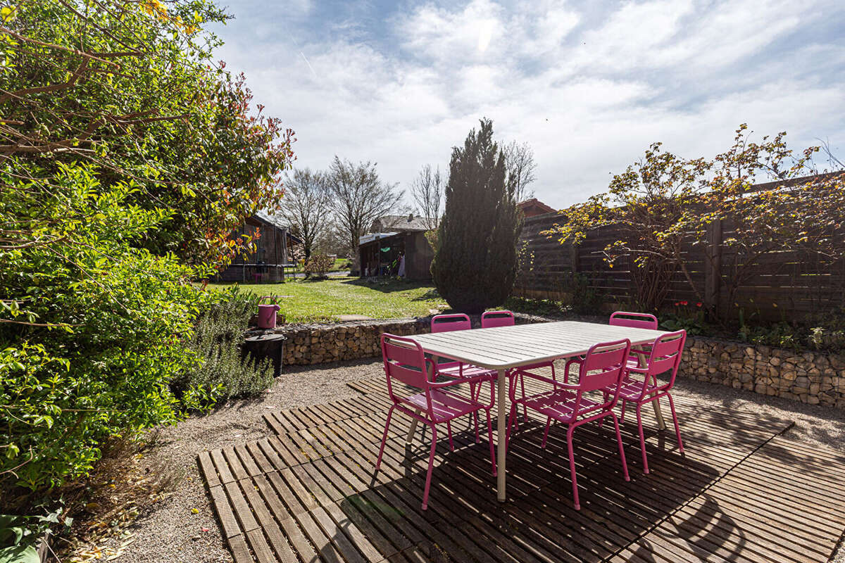 "amarante" - co-exclusivite laforet - mesigny - maison t5 de 161,07 m² - terrain de 394 m² - dpe d - photo 3