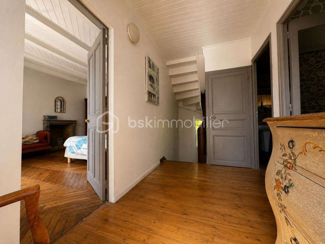 Maison de caractère 8 pièces avec jardin clos et potentiel d’évolution - photo 10
