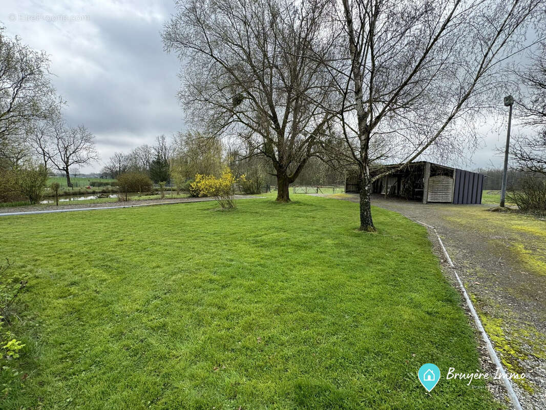 Commerce à AVESNES-SUR-HELPE