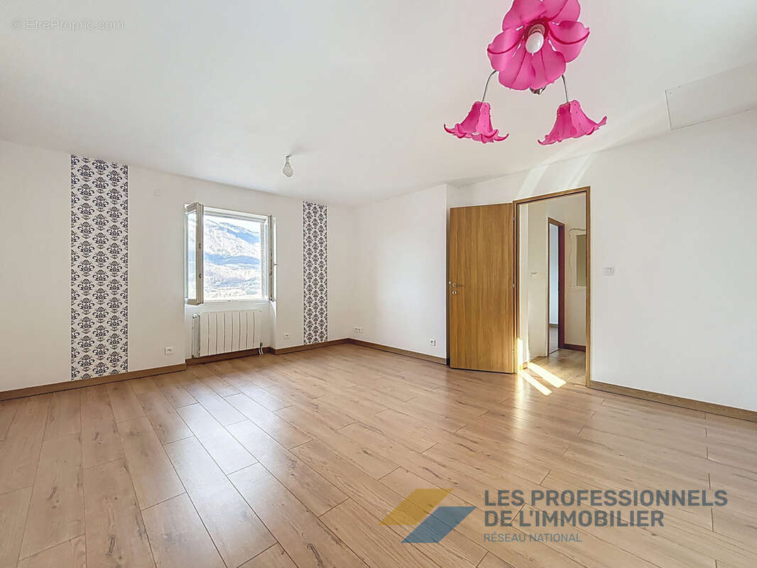 Maison à SAINTE-HELENE-SUR-ISERE