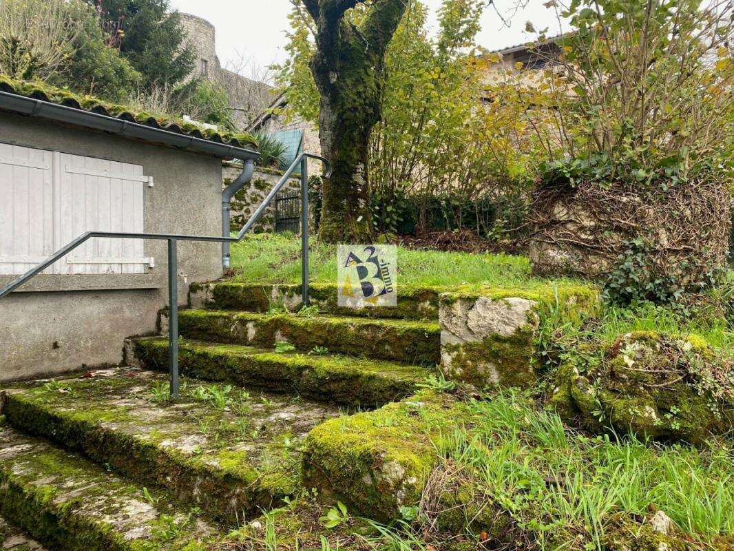 Maison à VILLEBOIS-LAVALETTE