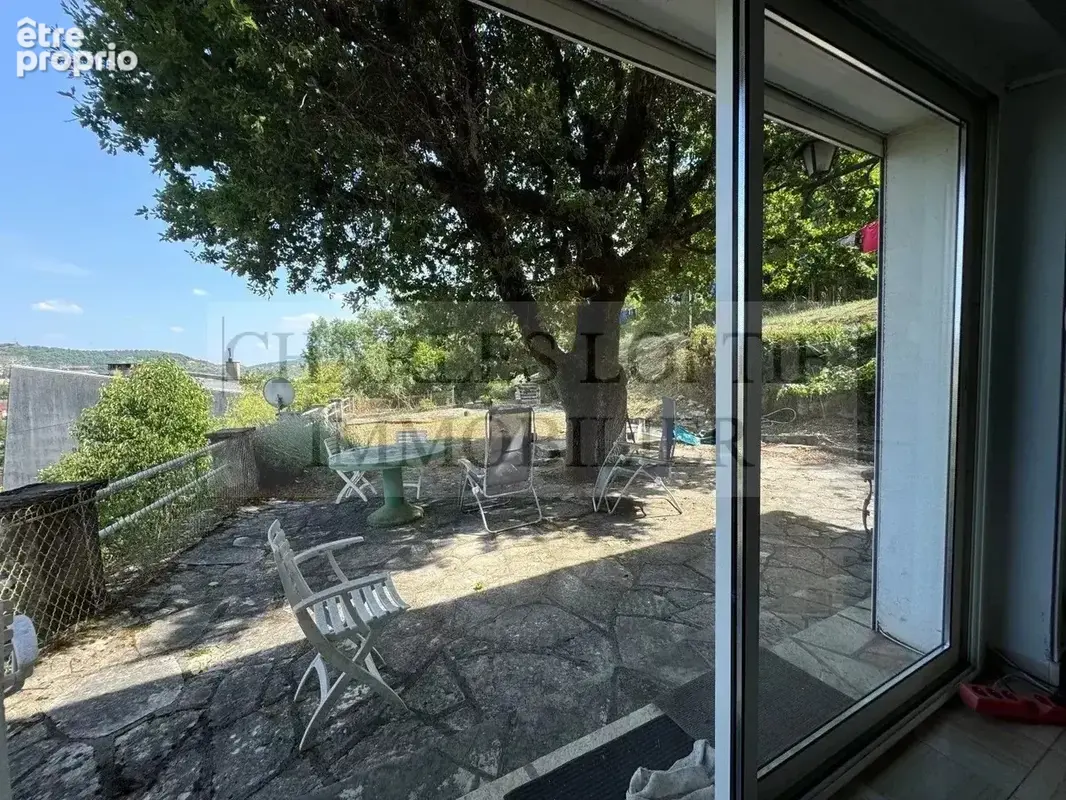Maison familiale spacieuse avec grand terrain et garage - photo 16