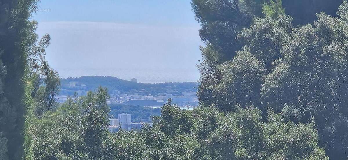 Maison à LE REVEST-LES-EAUX