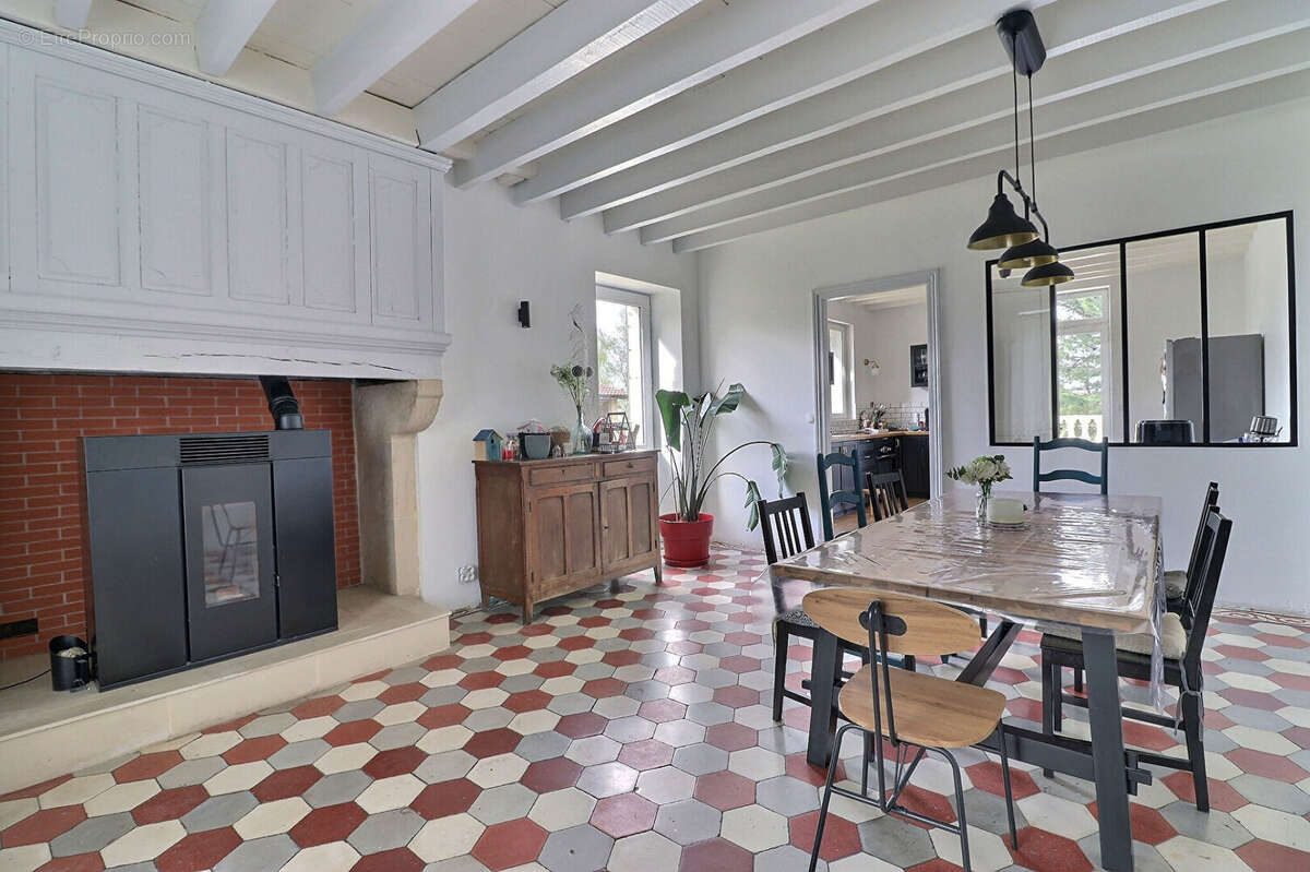 Maison à MAYLIS