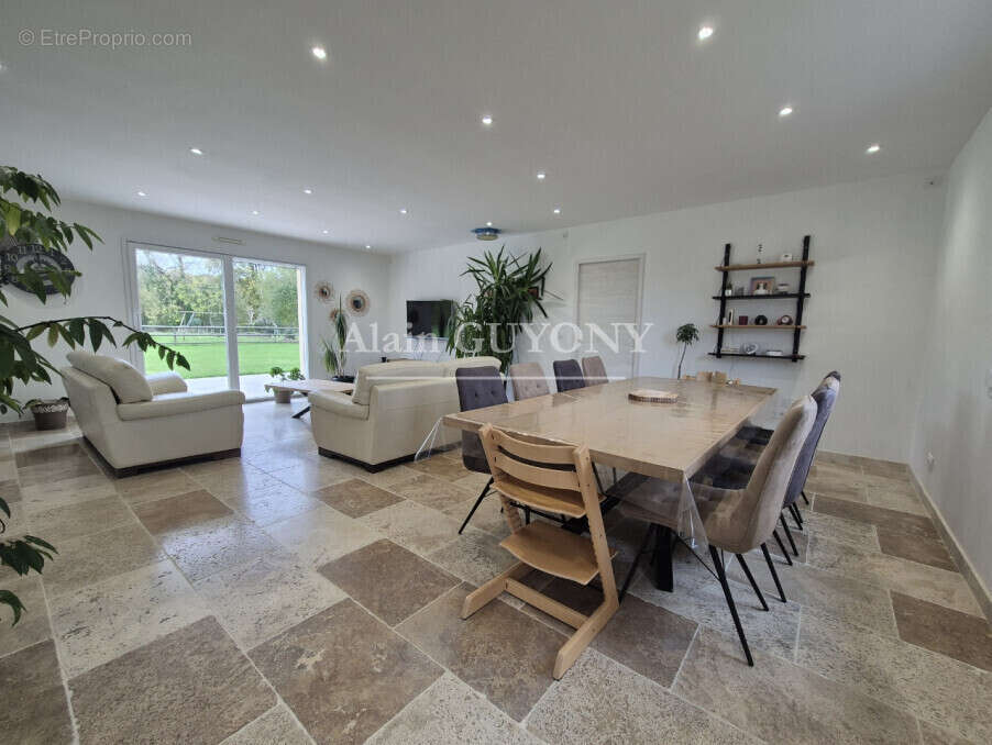 Maison à PONT-L&#039;EVEQUE