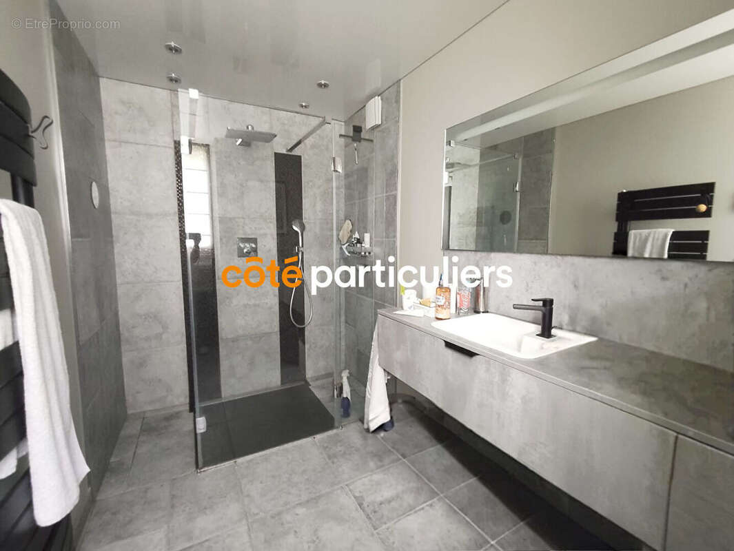 Maison à SAINT-PIERRE-SUR-DIVES