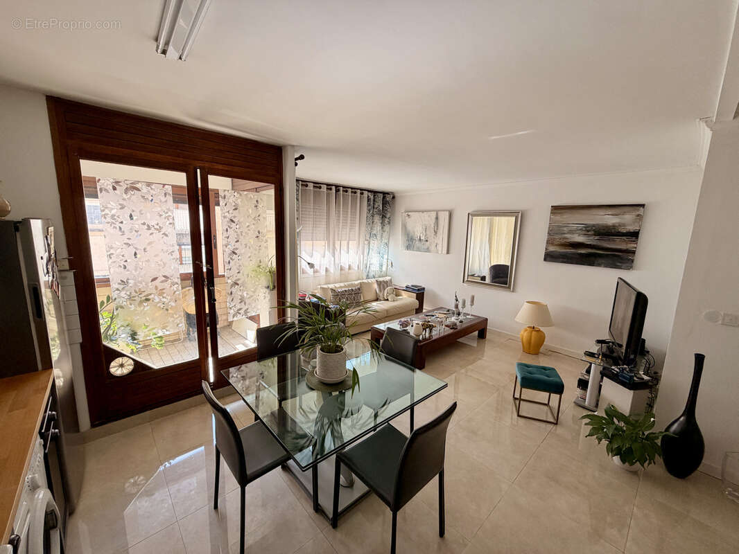 Appartement à MARSEILLE-5E