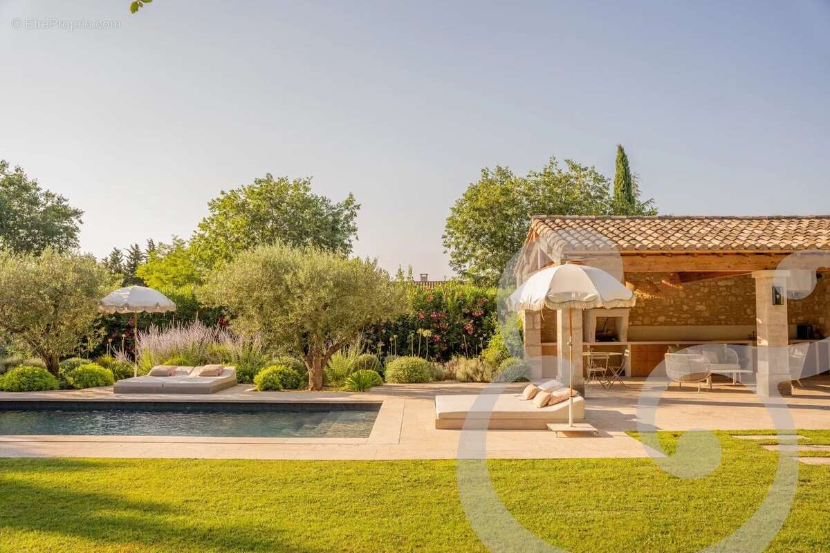 Maison à MAS-BLANC-DES-ALPILLES