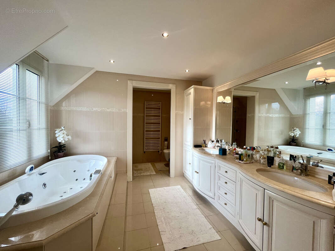 Maison à SAINT-MARTIN-DES-ENTREES