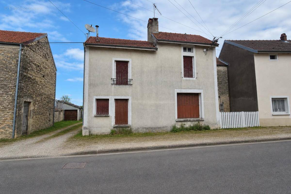 Maison à MONTIGNY-SUR-AUBE