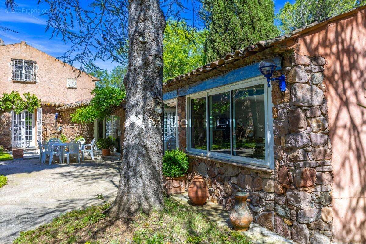 Maison à ROQUEBRUNE-SUR-ARGENS
