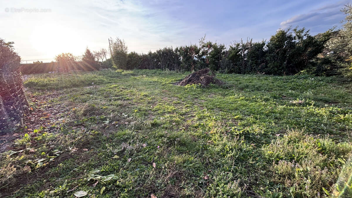 Terrain à SAINT-GEORGES-LES-BAINS