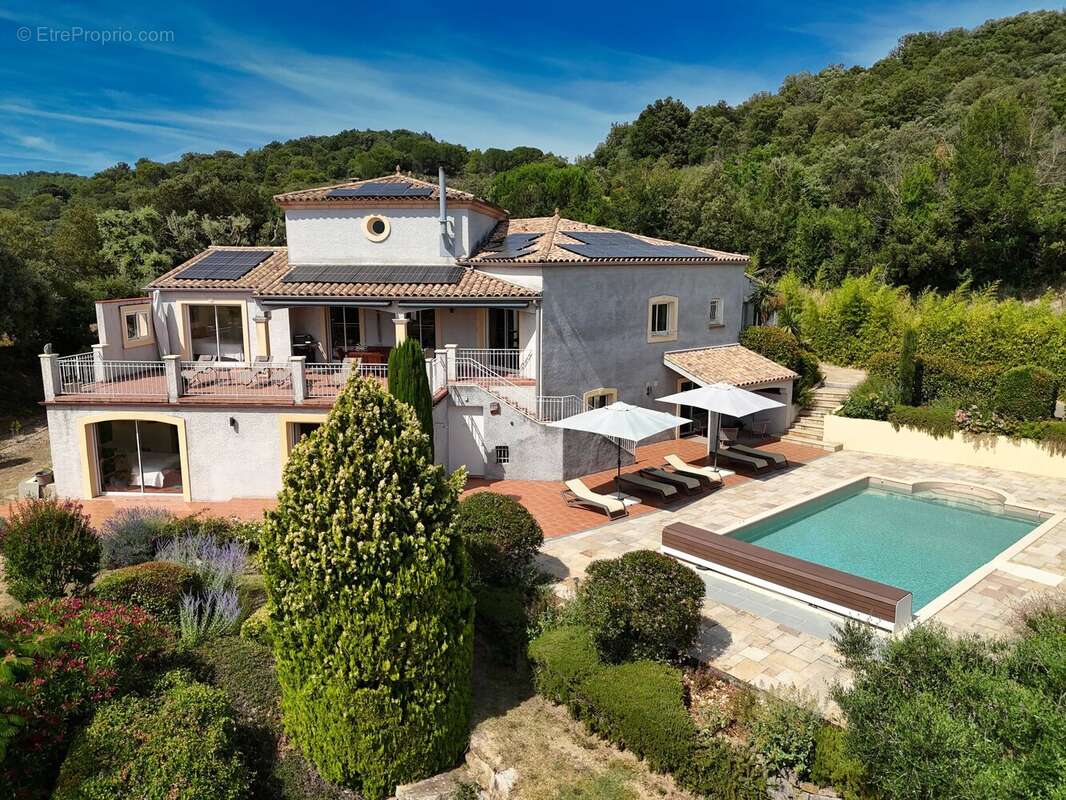 Superbe Villa de Campagne Alliant Luxe Moderne et un Magnifique Terrain - photo 15