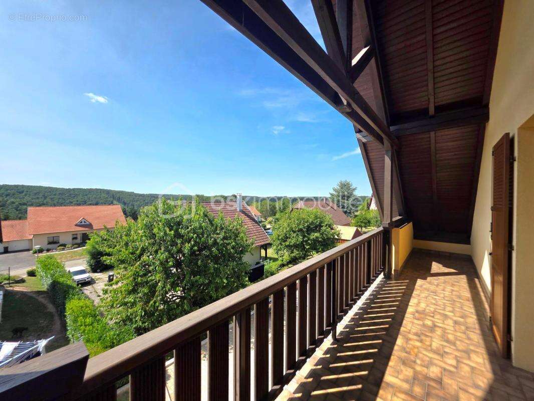 Maison spacieuse de 180 m² située dans un cadre verdoyant et paisible - photo 18