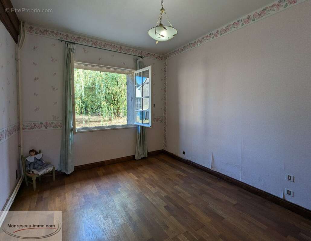 Sevrey, 1ère couronne de Chalon-sur-Saône, longère de 254 m² avec dépendances sur terrain de 5 000 m² - photo 9