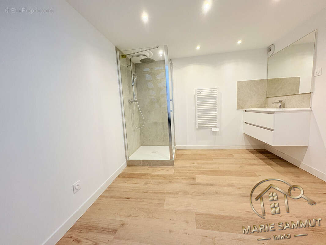Maison 80 m² à Saint-Genies-Des-Mourgues  - photo 9