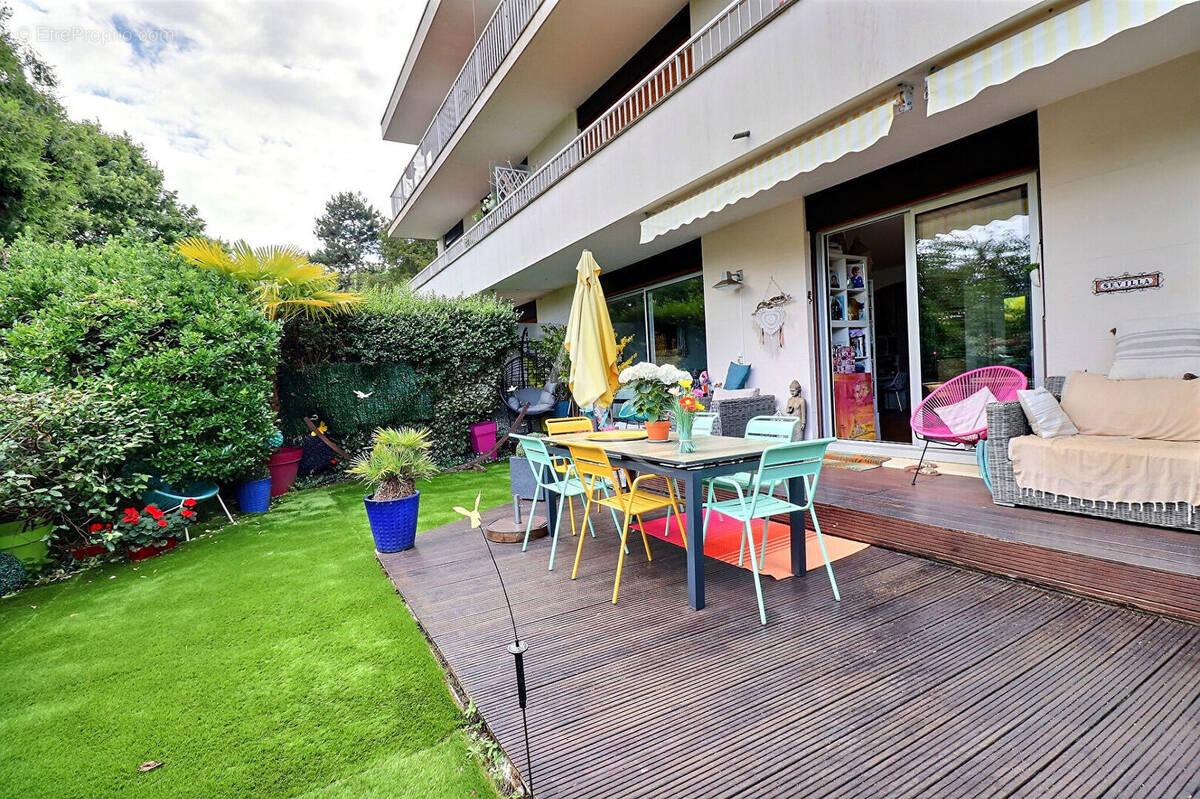 Appartement à LE MESNIL-LE-ROI