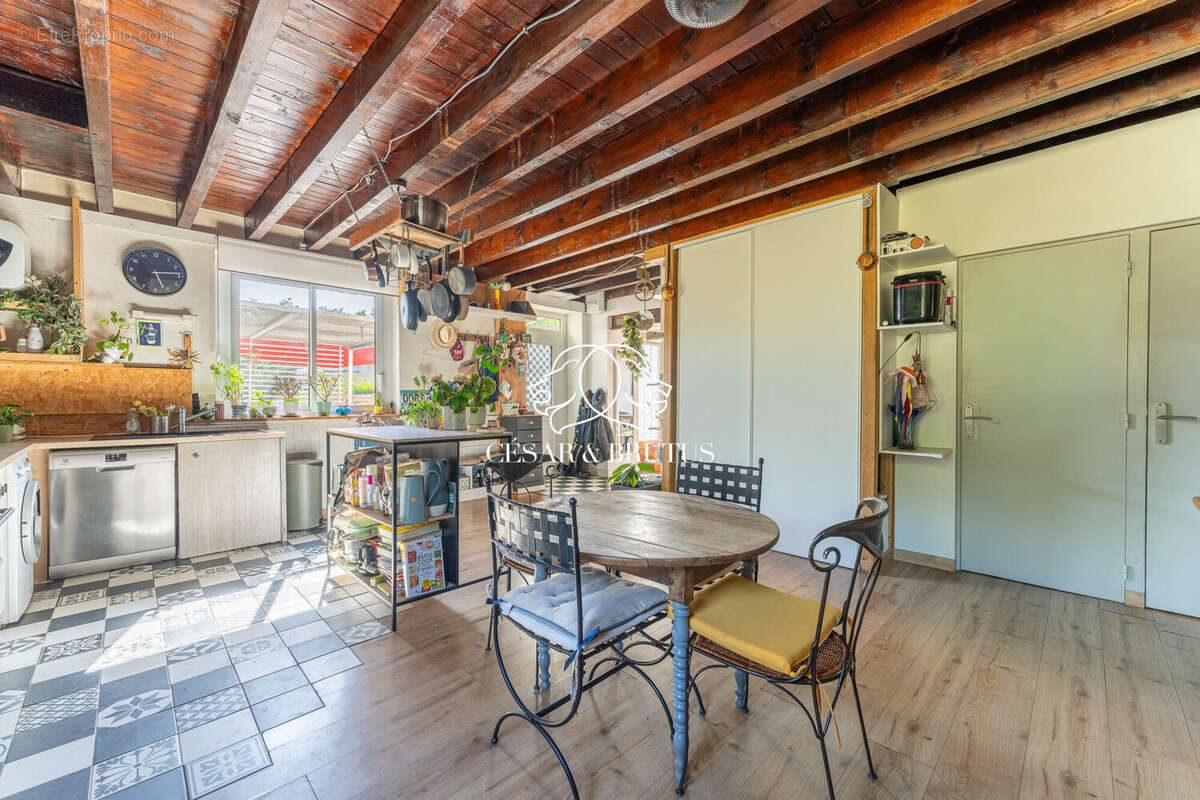 Maison 189 m² à Saint-Didier-De-Formans  - photo 3