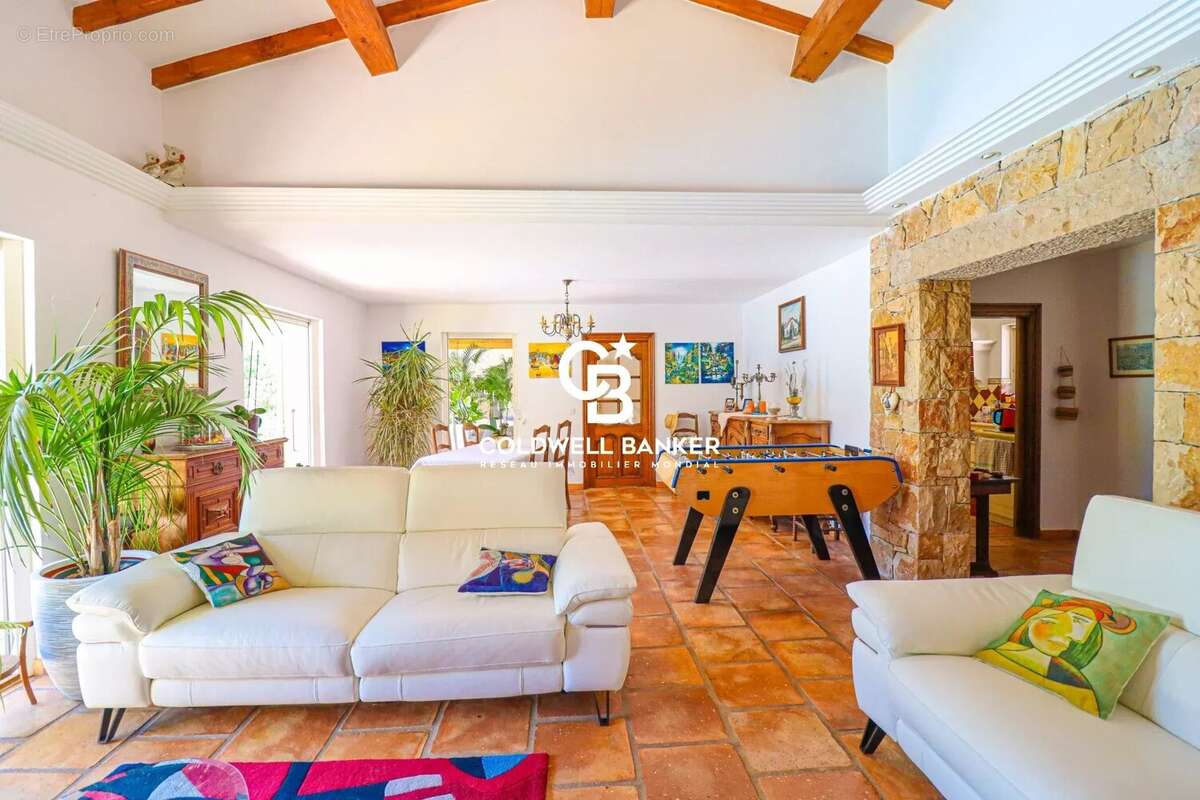 Maison à ROQUEBRUNE-SUR-ARGENS