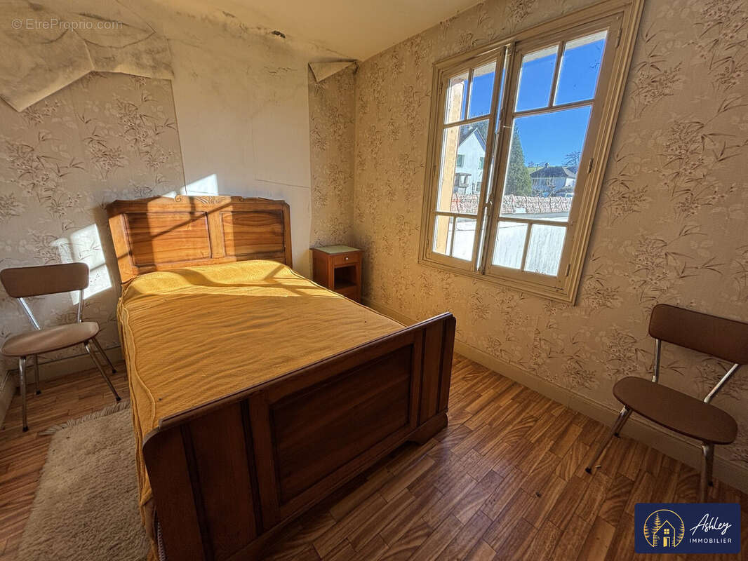 Maison 6 pièces LANOBRE - Maison à LANOBRE