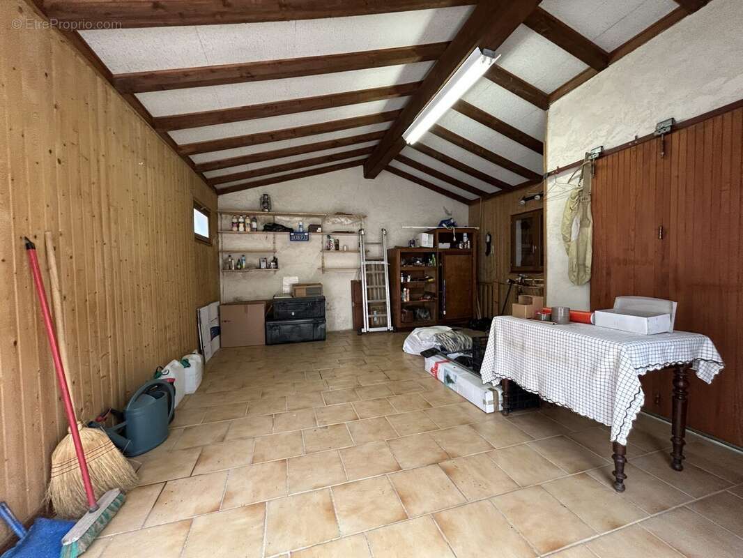 garage 