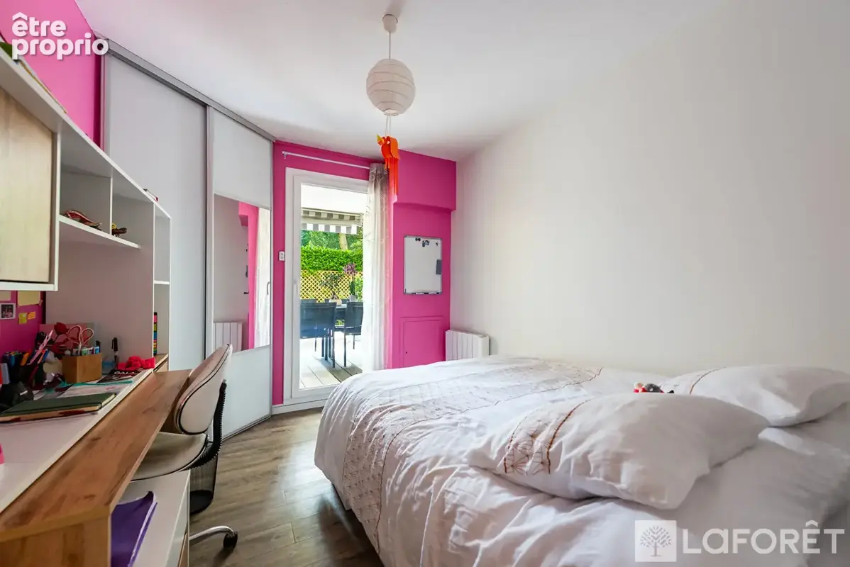 Appartement en rez-de-jardin de 157 m2 - métro Cuire - photo 11