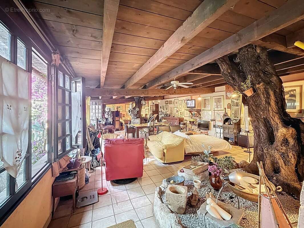 Appartement à SAINT-LAURENT-DU-VAR