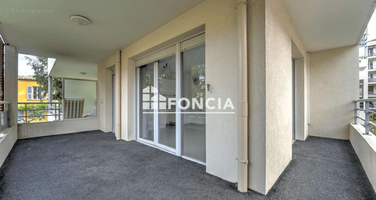 Appartement à SAINT-LAURENT-DU-VAR