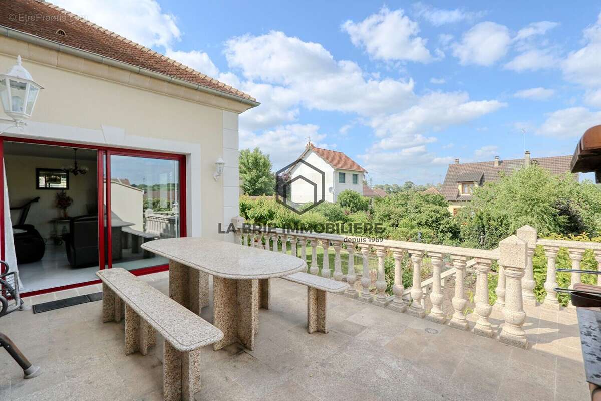 Maison 130 m² à Villecresnes  - photo 7
