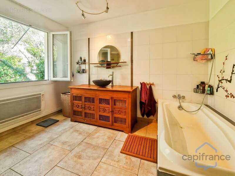 Maison à SAINT-BAUZILLE-DE-MONTMEL