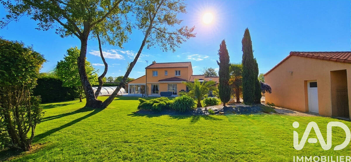 Photo 1 - Maison à SAINT-PHILBERT-DE-GRAND-LIEU