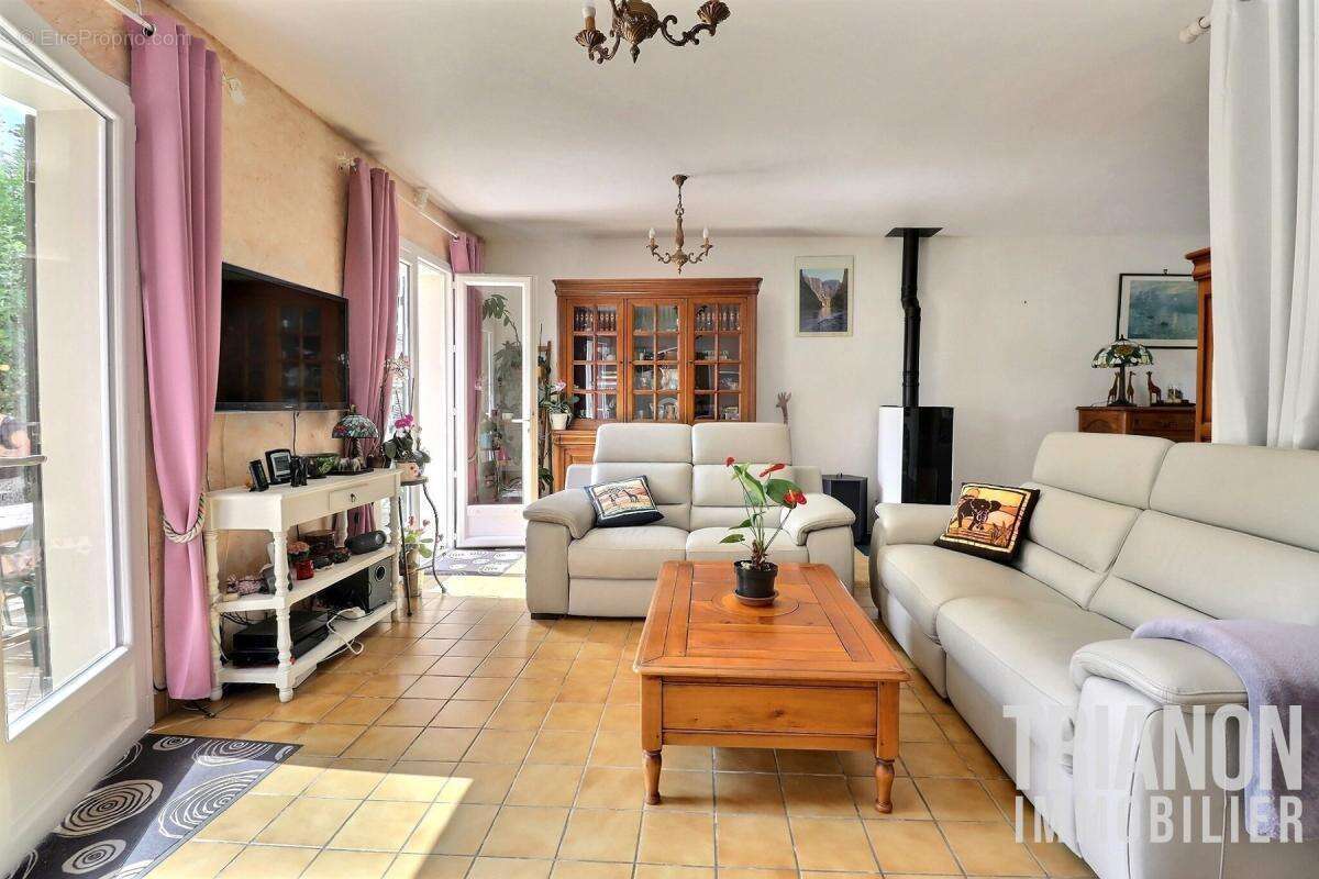 Maison à CHANTELOUP-LES-VIGNES