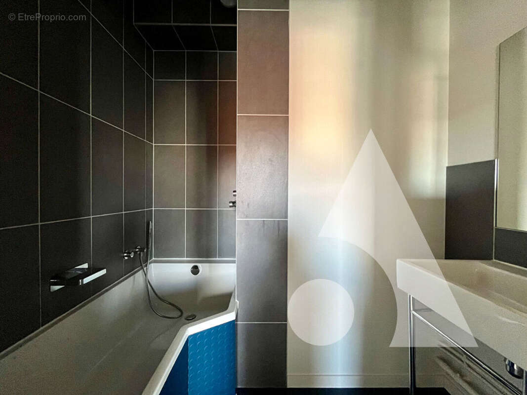 APPARTEMENT T3 71m² dernier étage hyper centre - photo 4