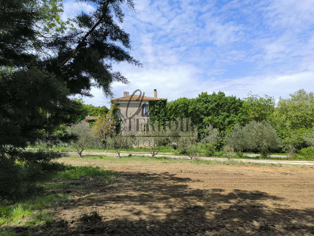 Terrain à UZES
