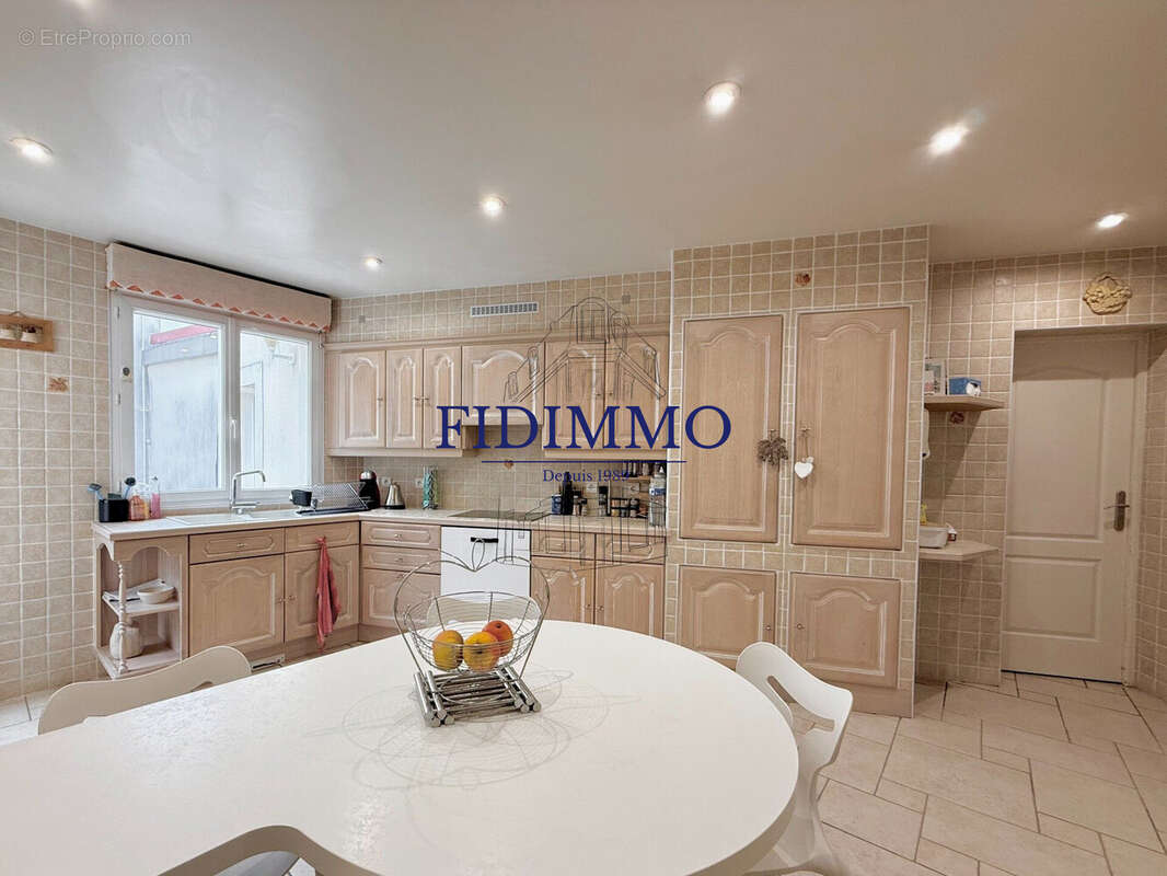 Maison à SAINT-MAUR-DES-FOSSES