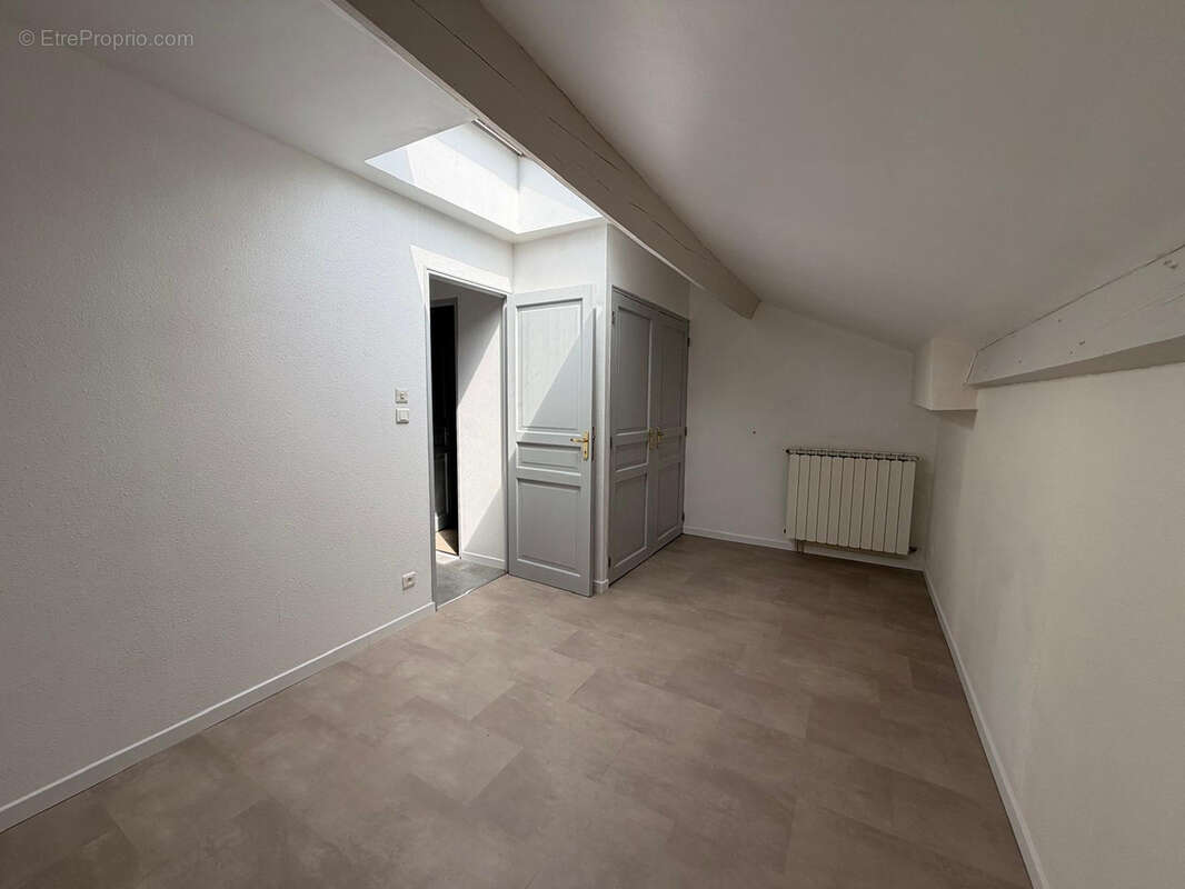ALES CENTRE VILLE Maison de ville 5 pièces de 88 m2 avec cour de 70 m2 - photo 9