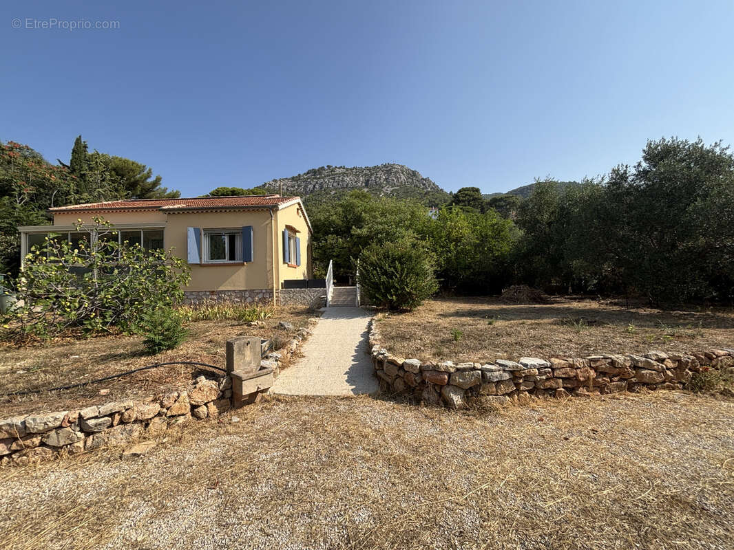 Exclusivité Toulon Haut Loubière Villa individuelle 82 m2 sur 1105 m2 piscinable avec possibilité d'extension - photo 2