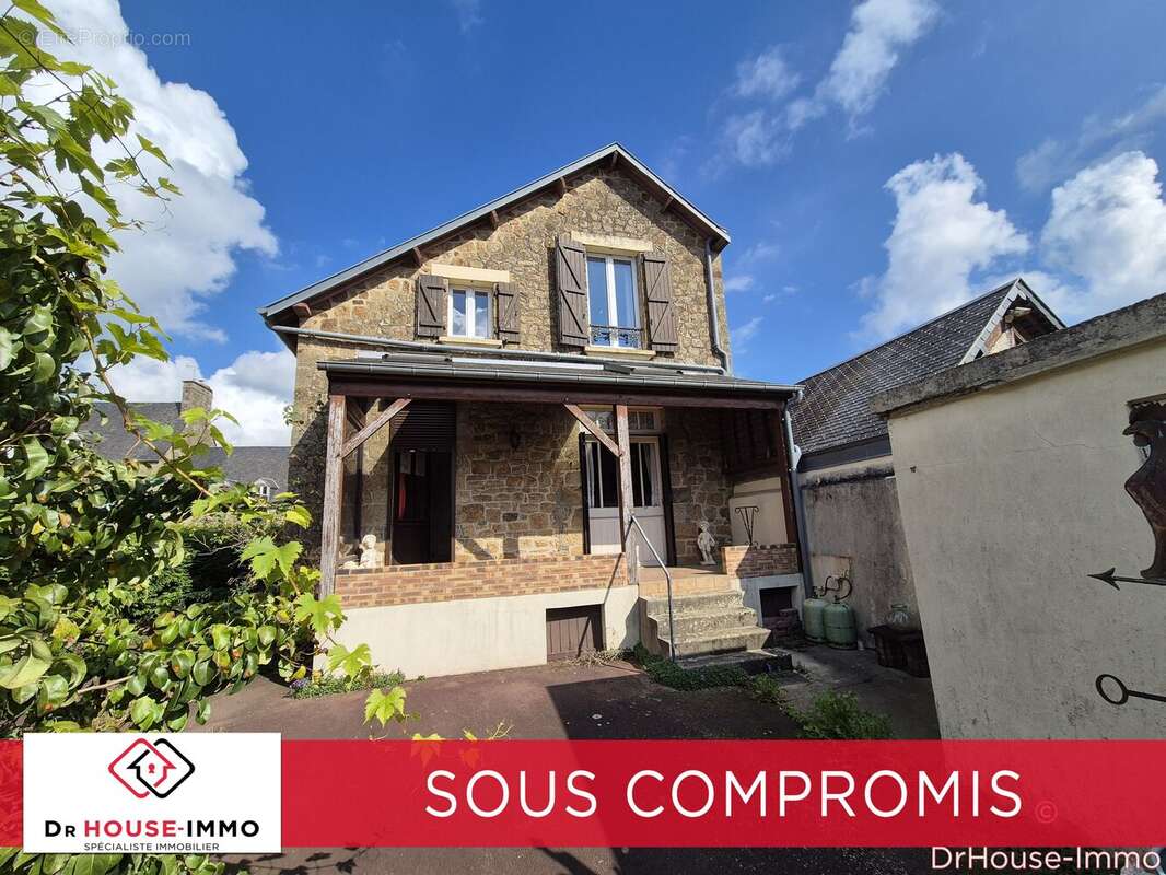 Maison à SAINT-HILAIRE-DU-HARCOUET