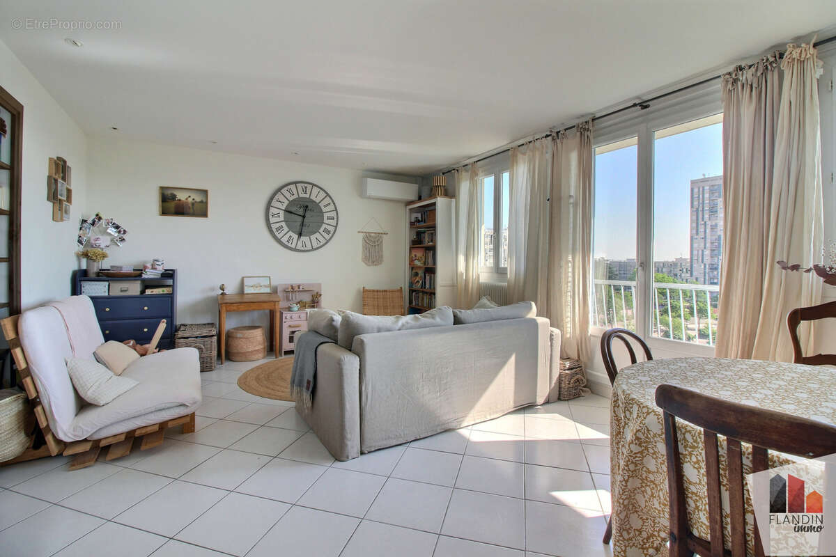 Appartement à SAINT-GENIS-LAVAL