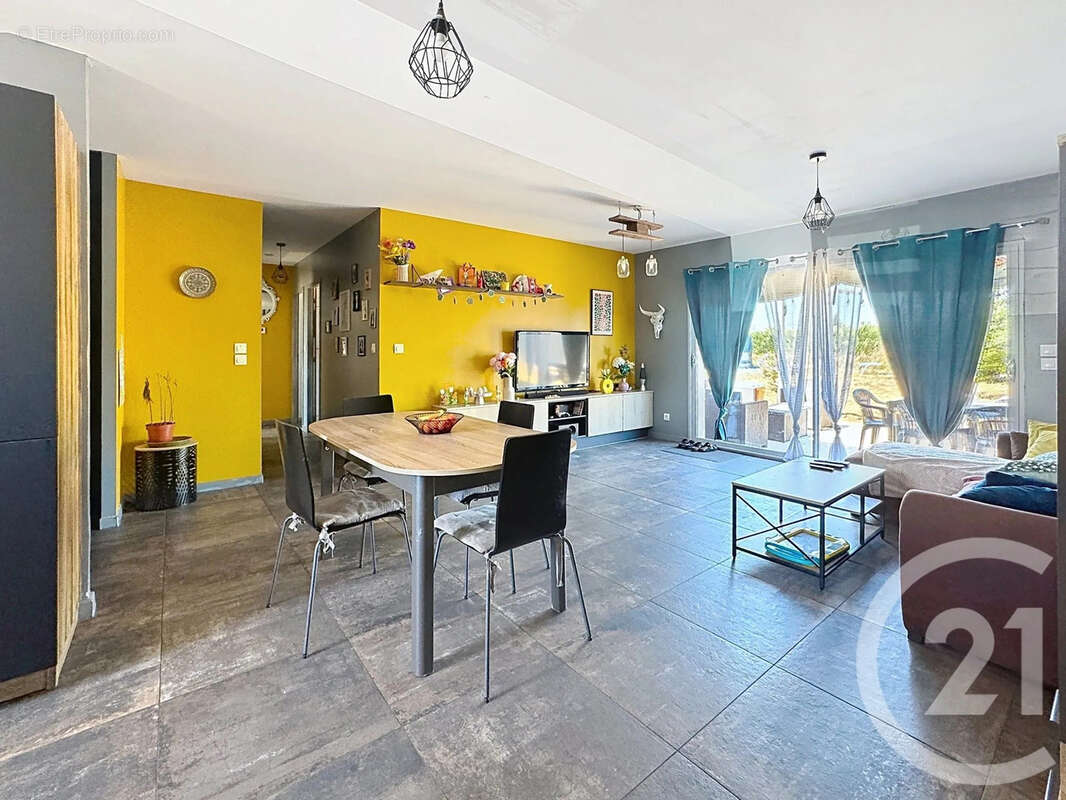 Maison 81 m² à Saint-Saturnin  - photo 3
