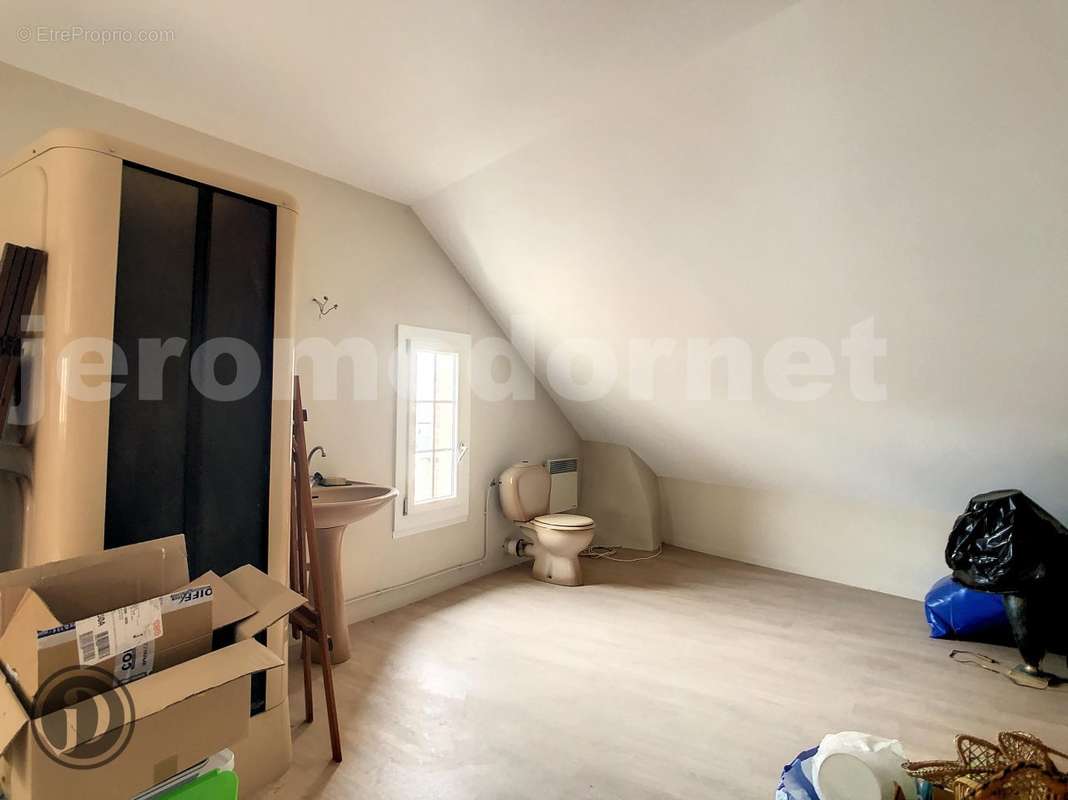 salon-1678114081_1678114424_14470_cc4e5bd - Commerce à MARSEILLE-EN-BEAUVAISIS