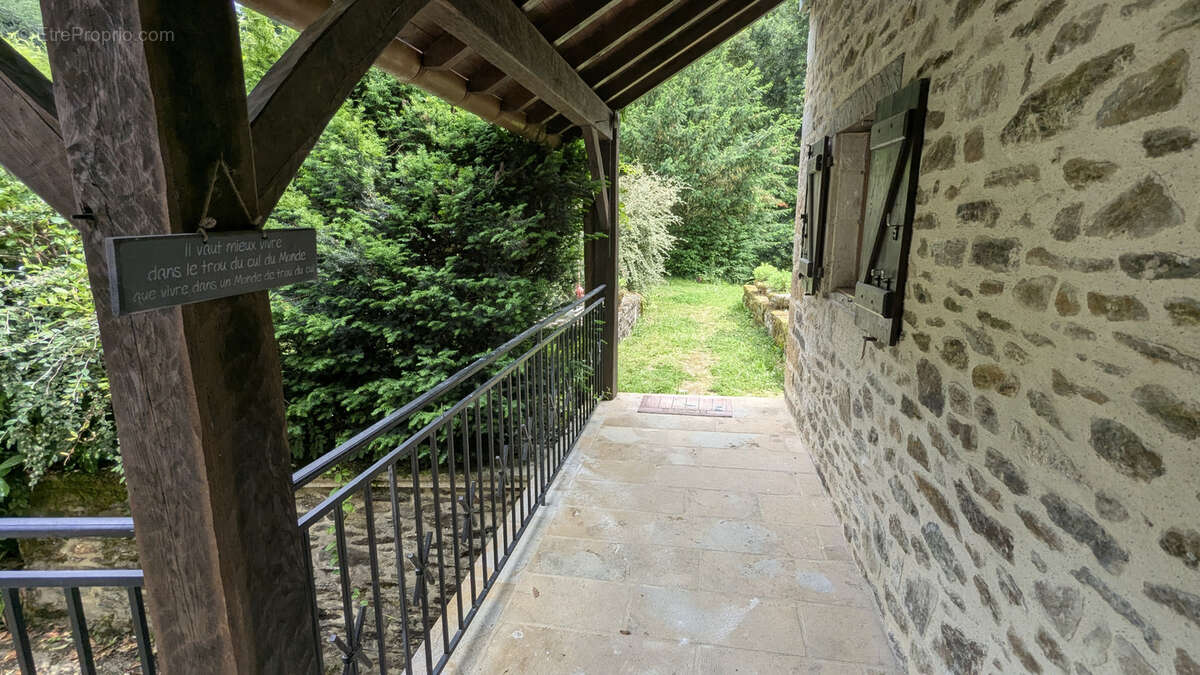 Maison à GAGNAC-SUR-CERE