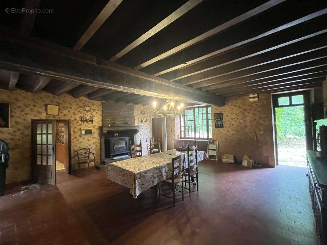 Maison à SAINT-PARIZE-LE-CHATEL