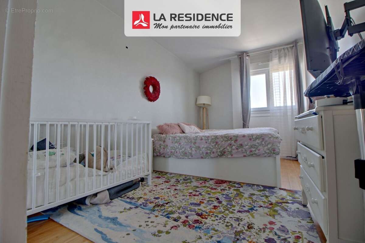 Appartement 93 m² à Fontenay-Le-Fleury  - photo 4