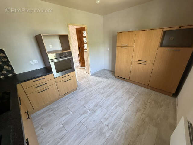 Maison de plain-pied avec garage sur terrain de 900 M2 - photo 7