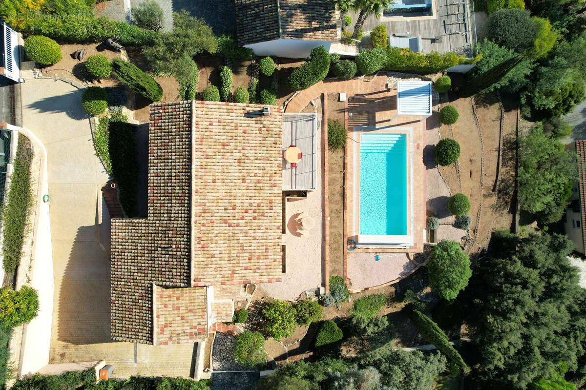 Maison à LES ISSAMBRES