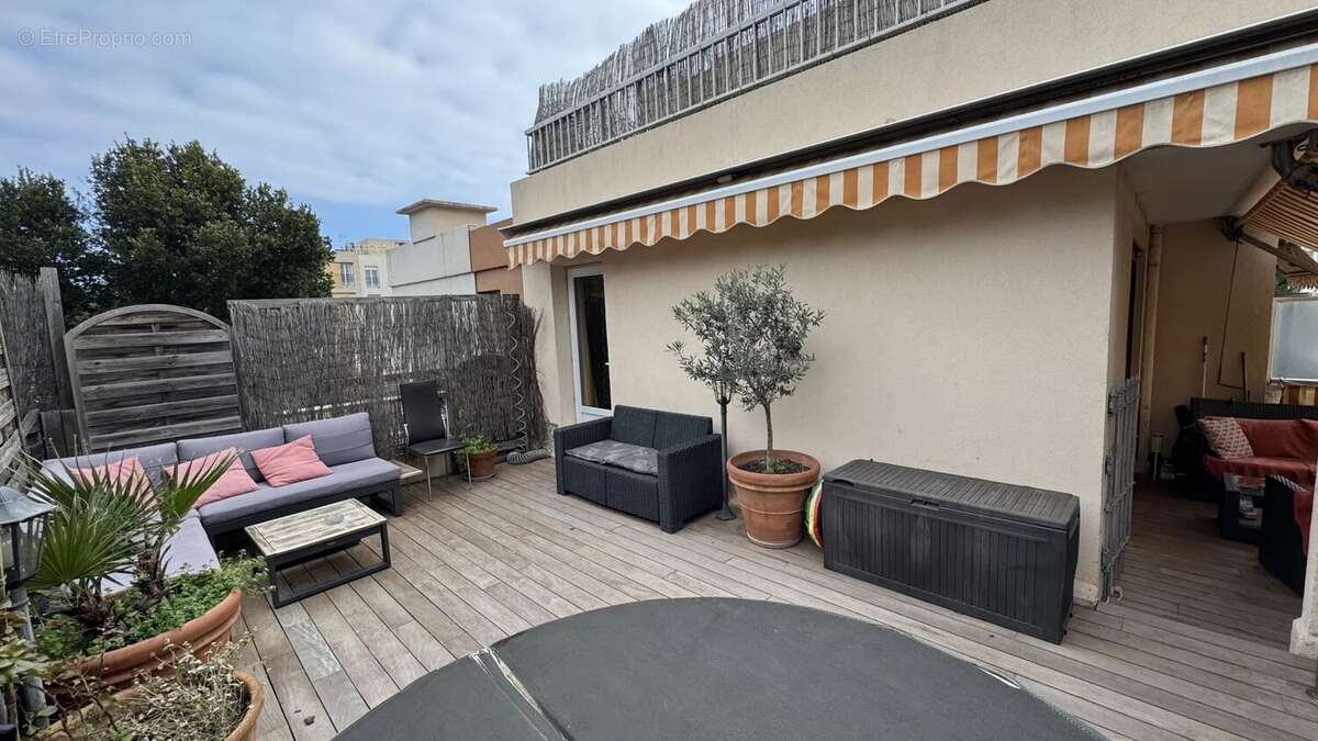 Appartement à SAINT-LAURENT-DU-VAR