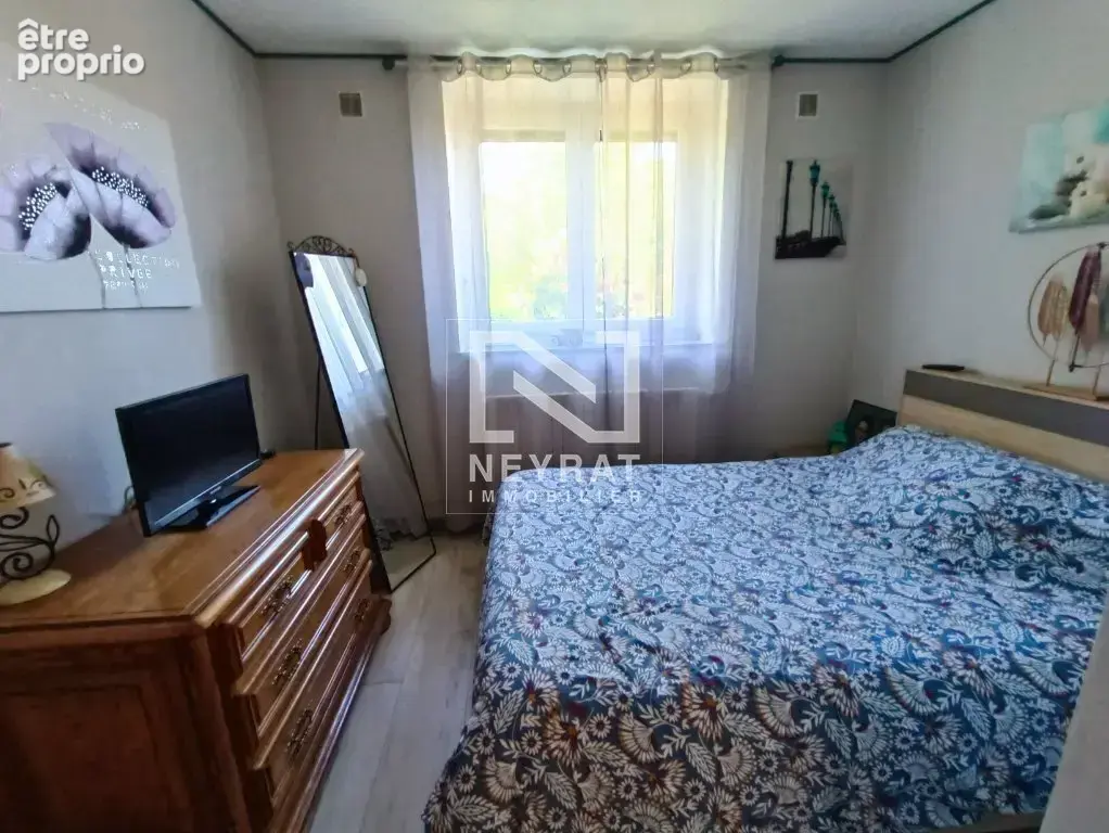Maison de plein pied avec dépendances et jardin - photo 8