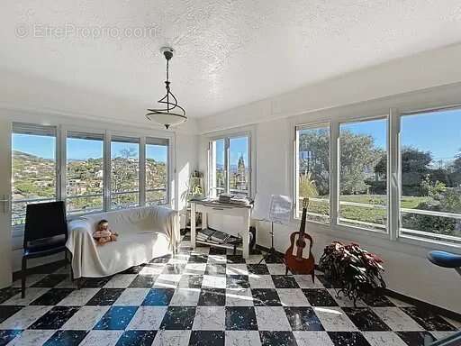 Appartement à VALLAURIS