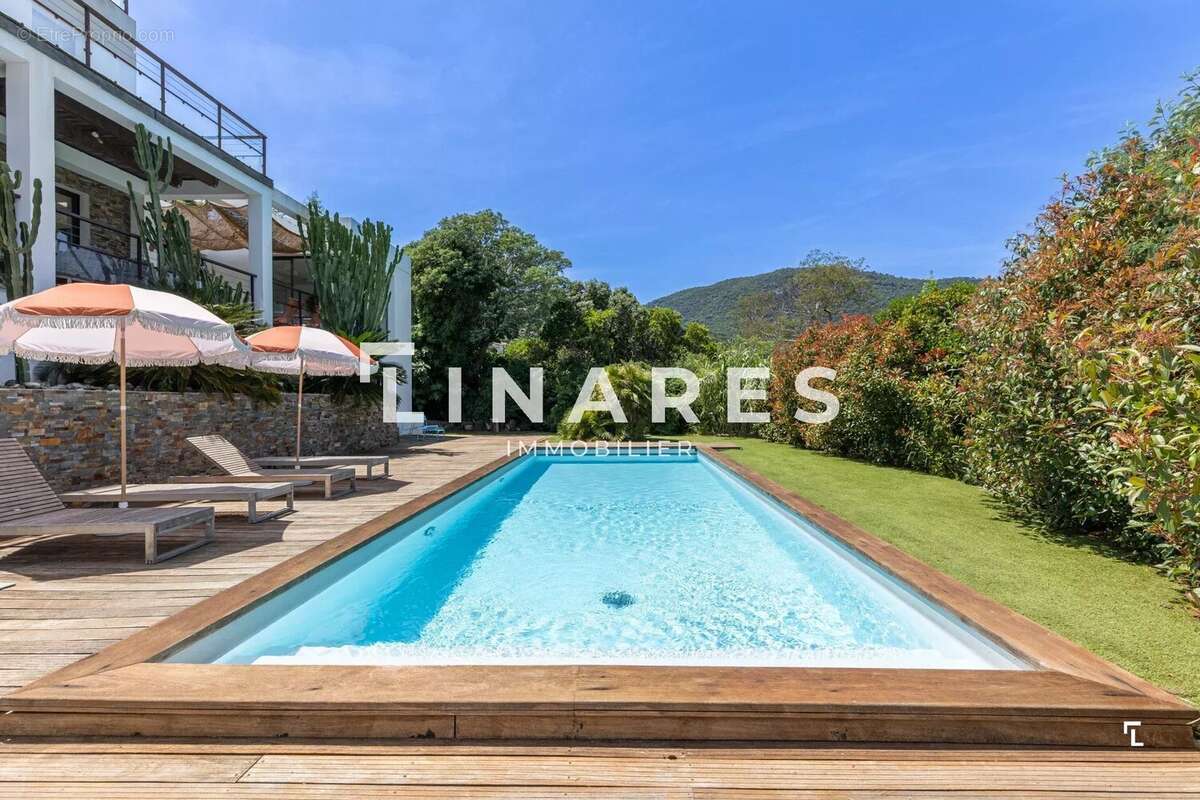 VILLA TOPAZE - Maison T7 de 206 m² - Dépendance - Piscine Terrain 1300m2 - 83240 Cavalaire - photo 13